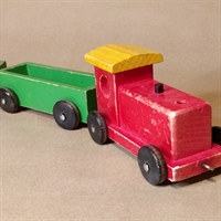 rødt lokomotiv 2 grønne vogne retro træ legetøj genbrug gammelt